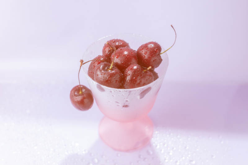 樱桃满杯 晶莹剔透-摄影图