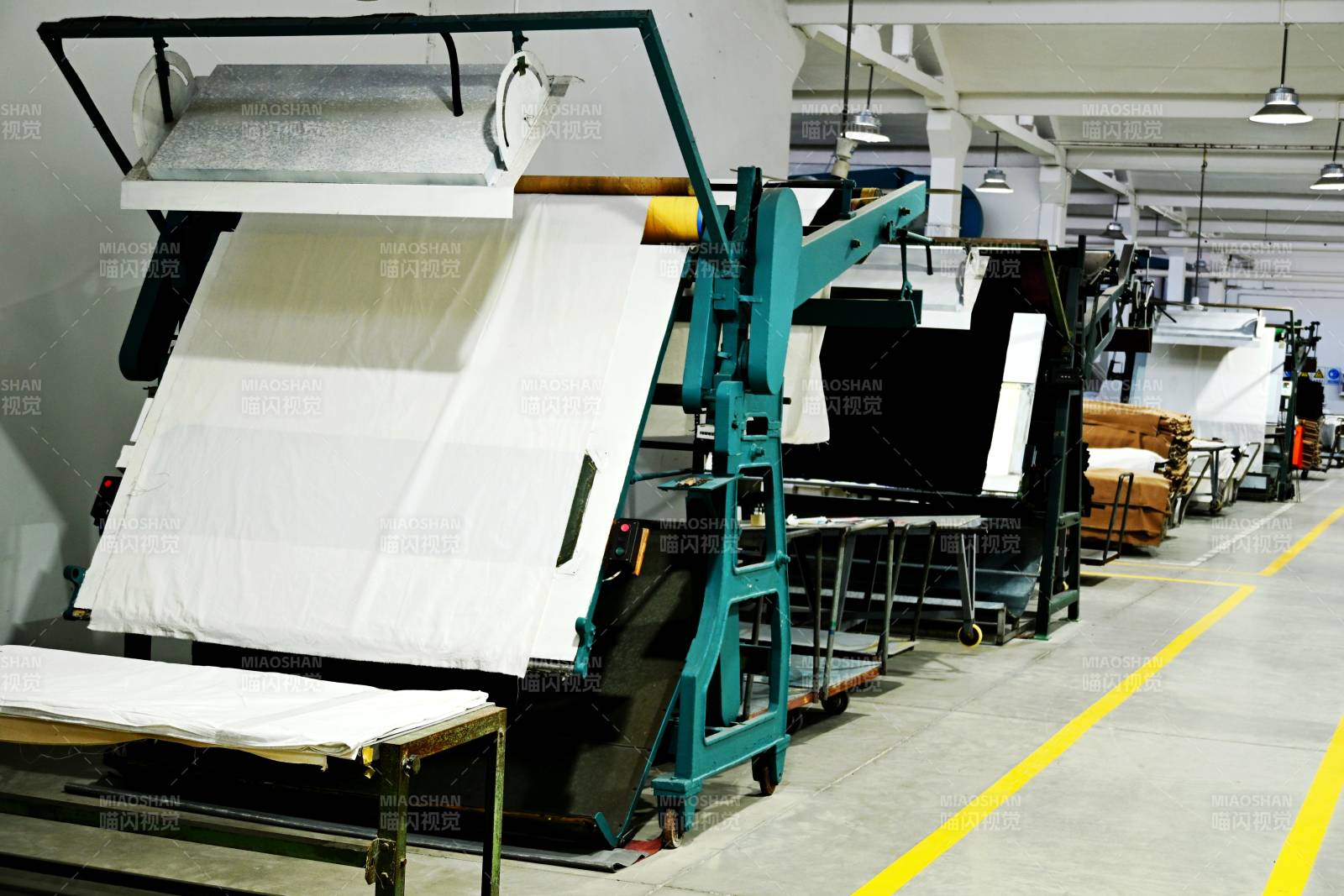 紡織車間設備運作-攝影圖