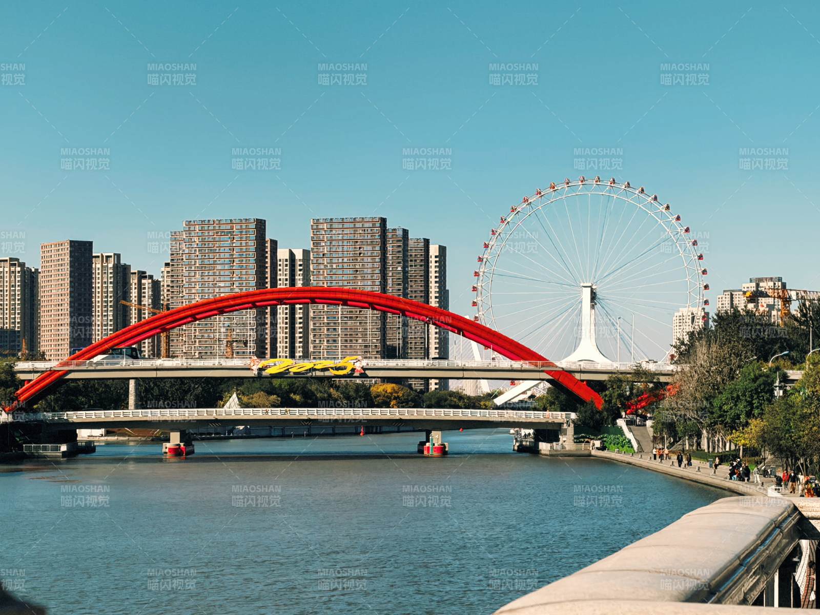 城市風(fēng)光 紅橋與摩天輪-攝影圖