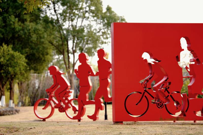 紅色剪影騎車人-攝影圖