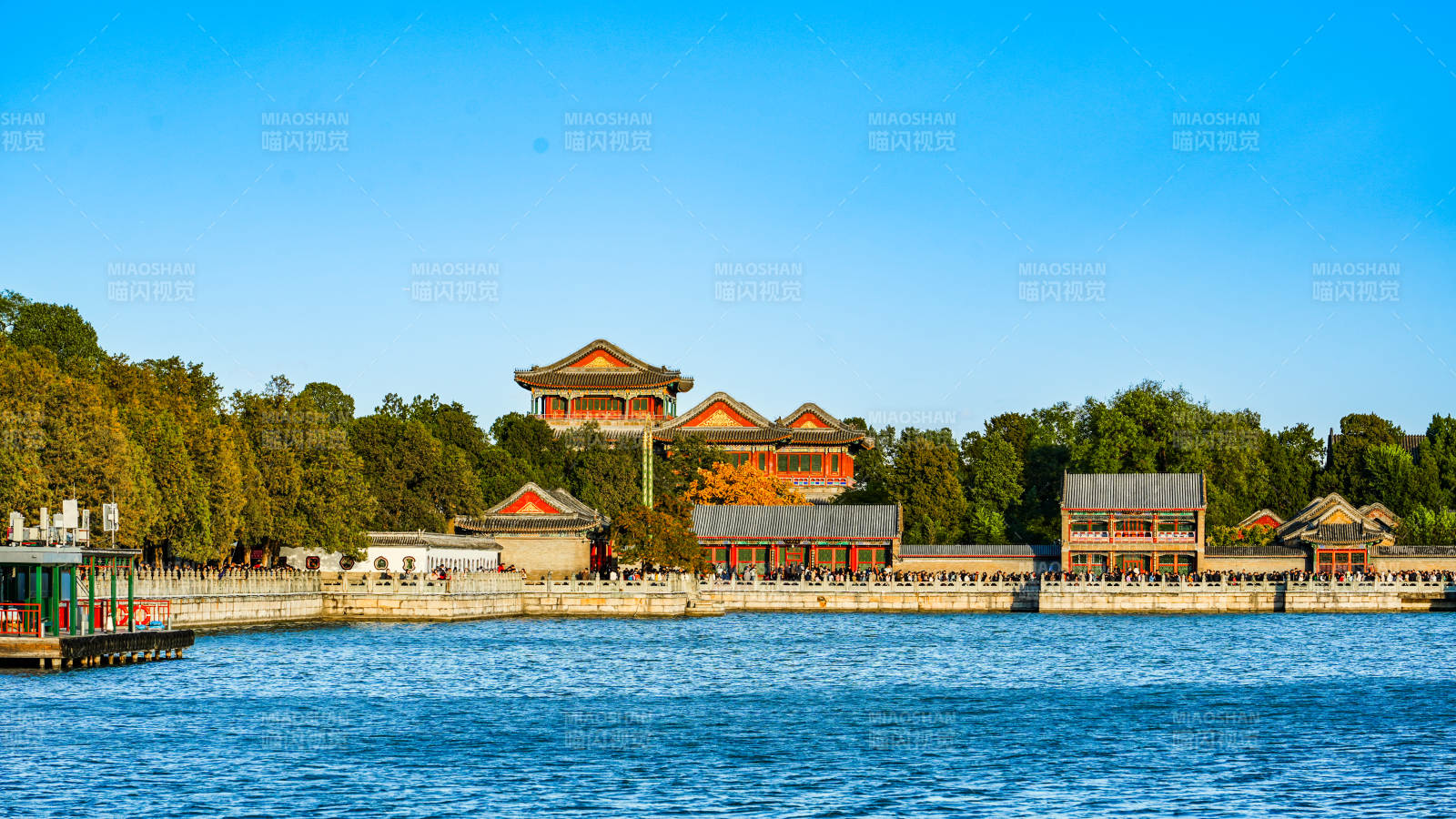 頤和園湖畔古建筑群-攝影圖