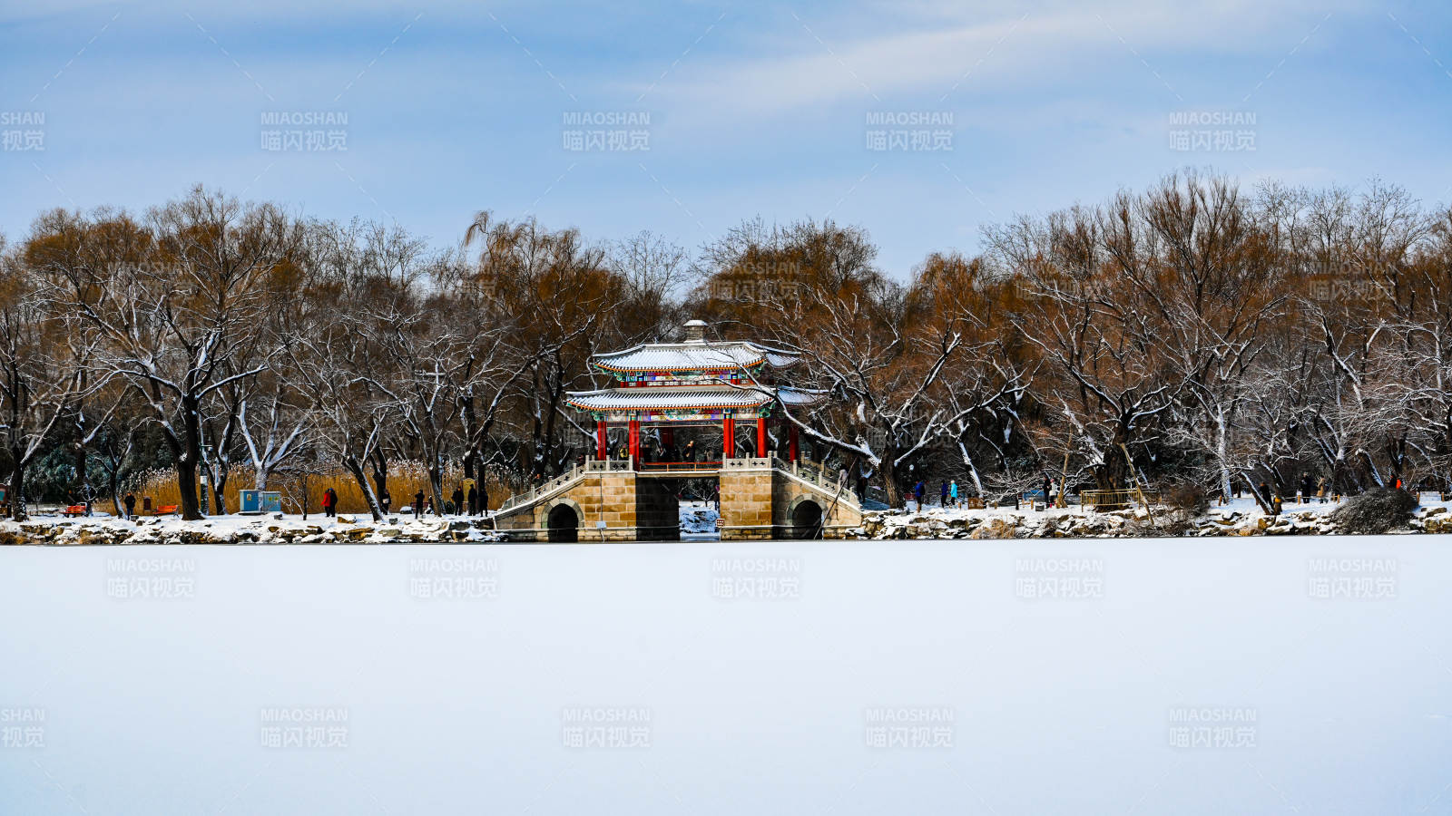 頤和園冬日湖畔古亭-攝影圖