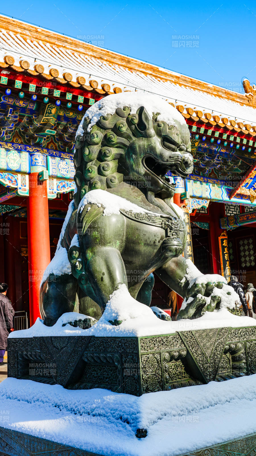 頤和園雪覆銅獅守殿前-攝影圖