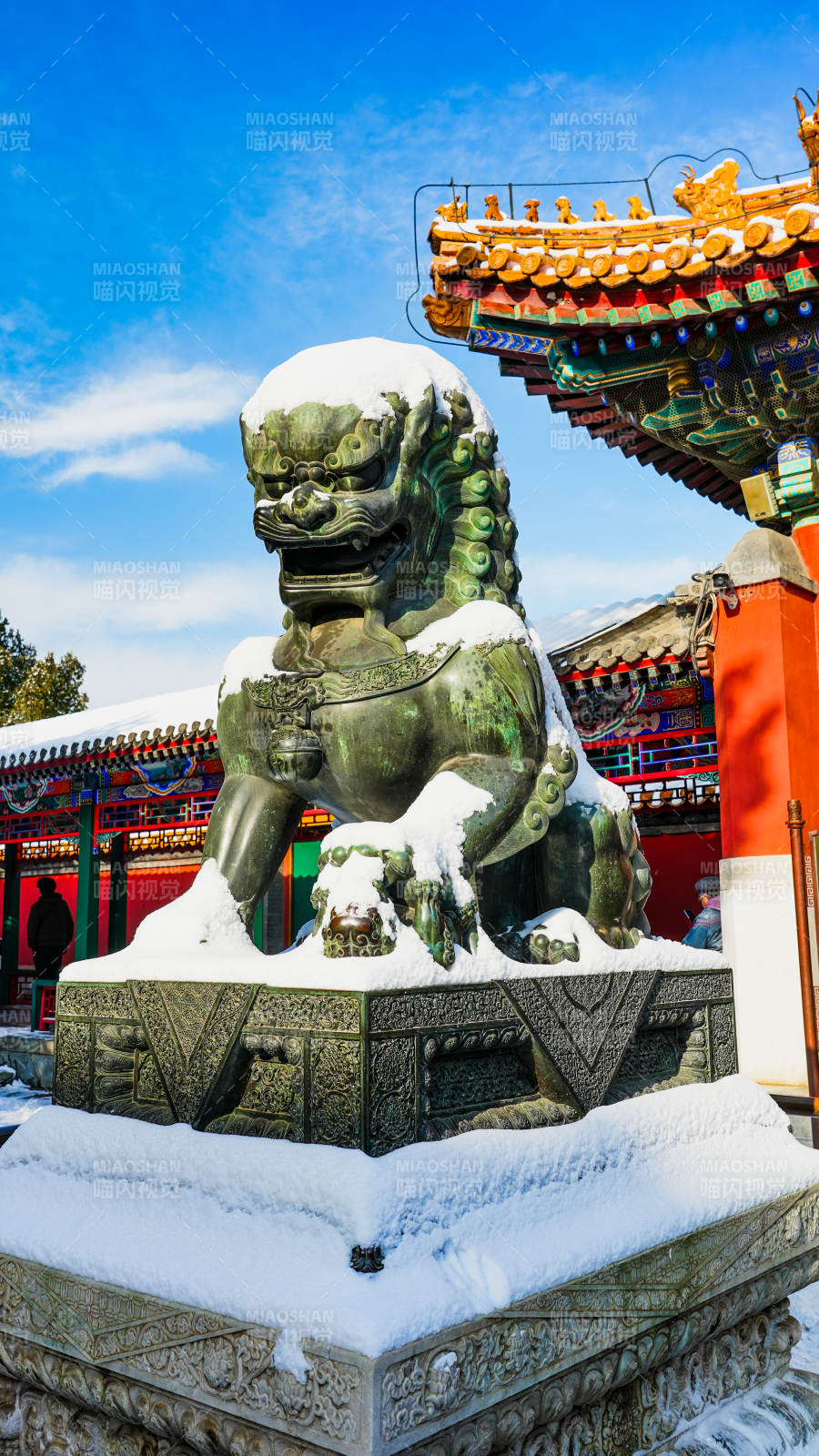 頤和園雪覆石獅守古殿-攝影圖