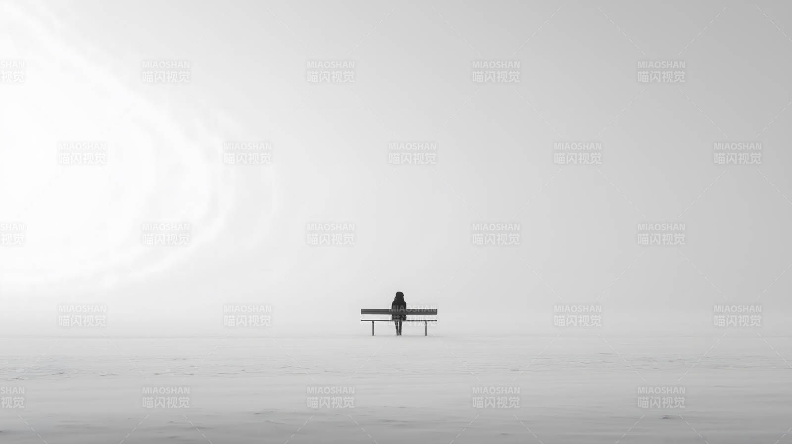 孤独长椅上的人影图片