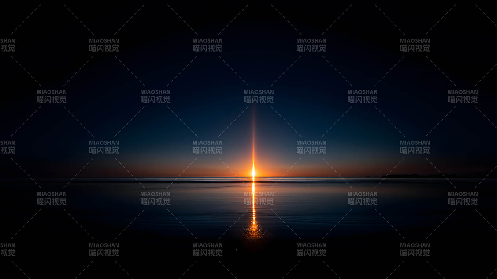 海面夕阳光束夜空-图片