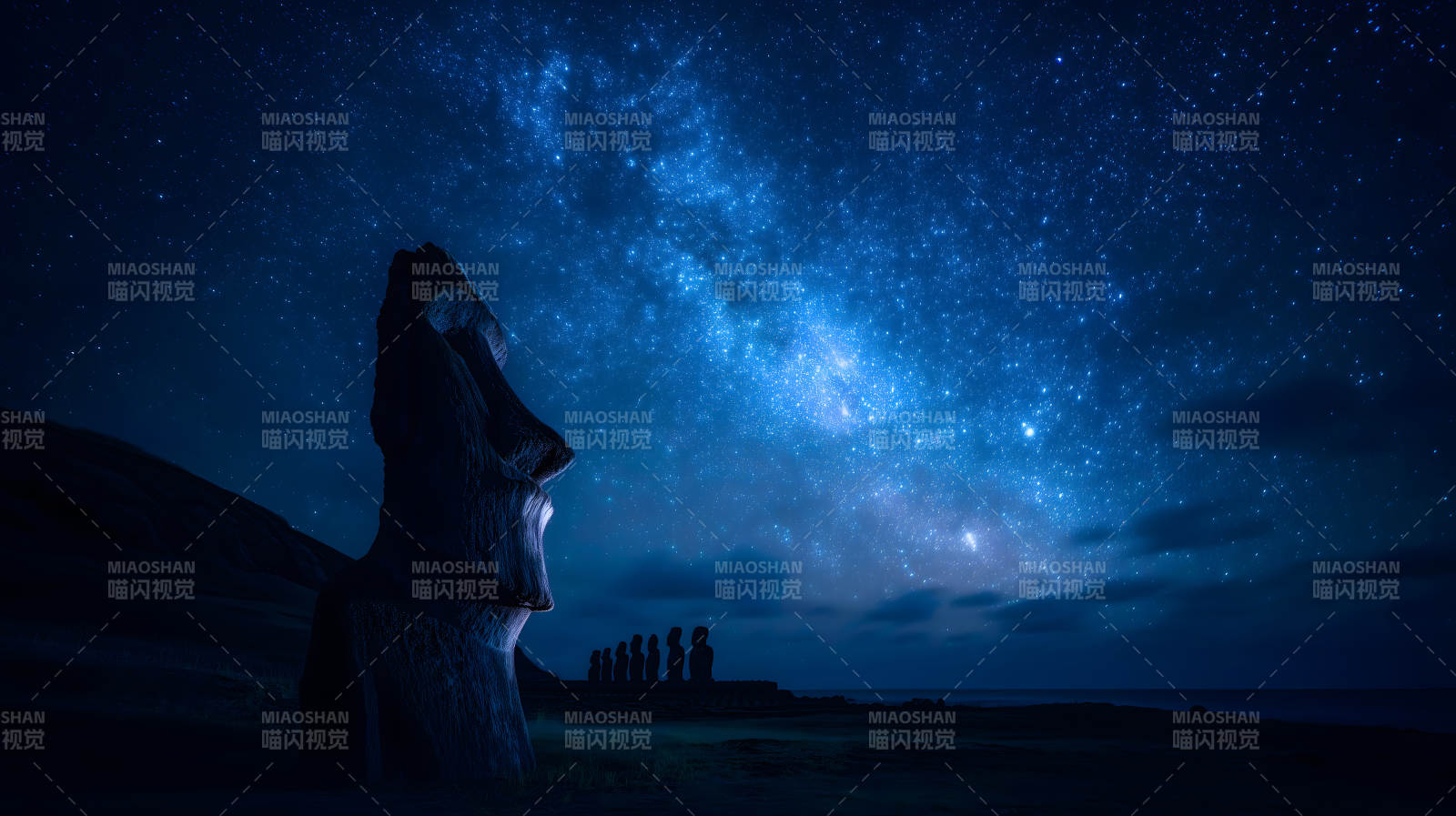 巨像夜空星河璀璨-图片
