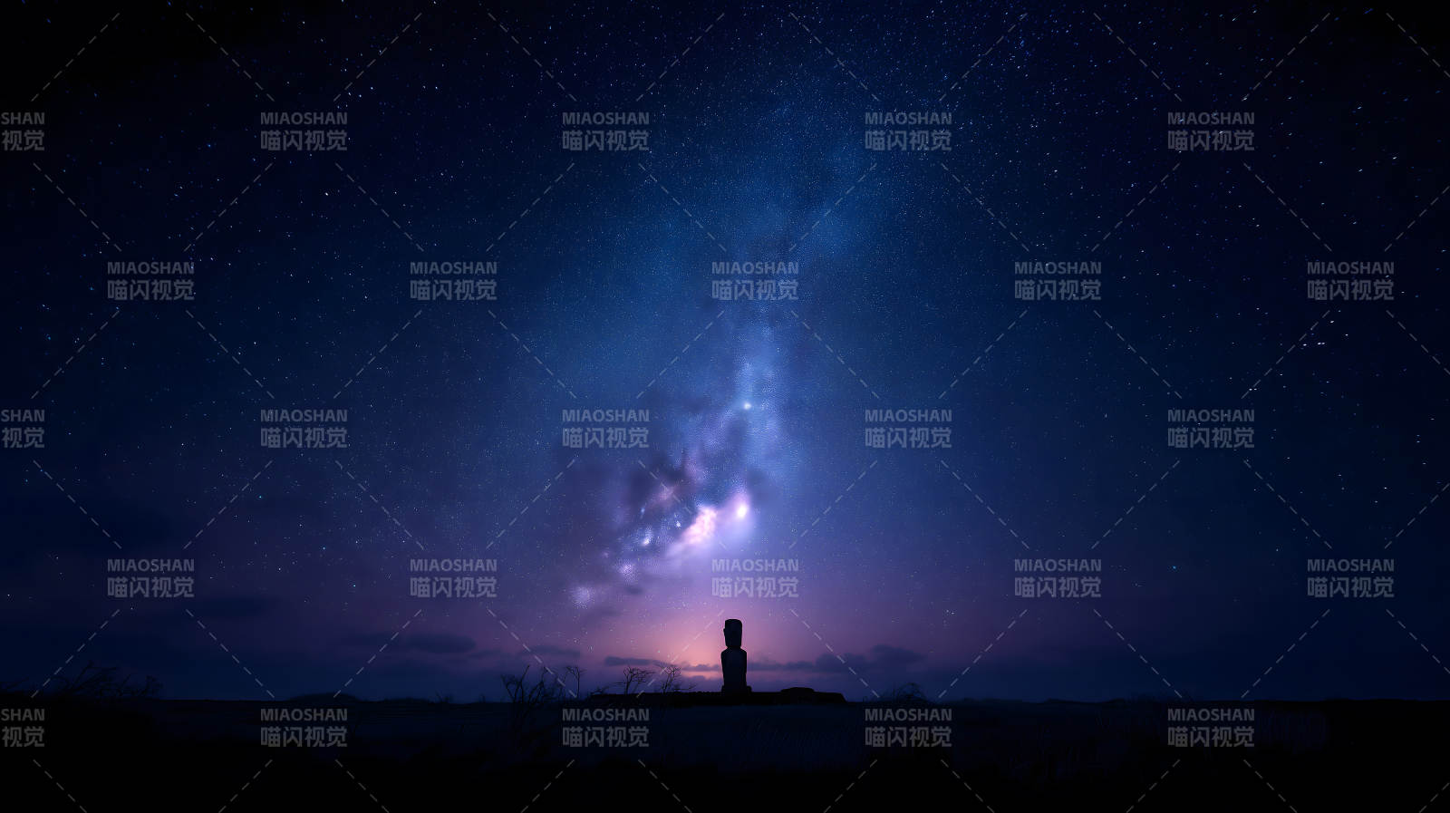 星空下的雕像剪影图片