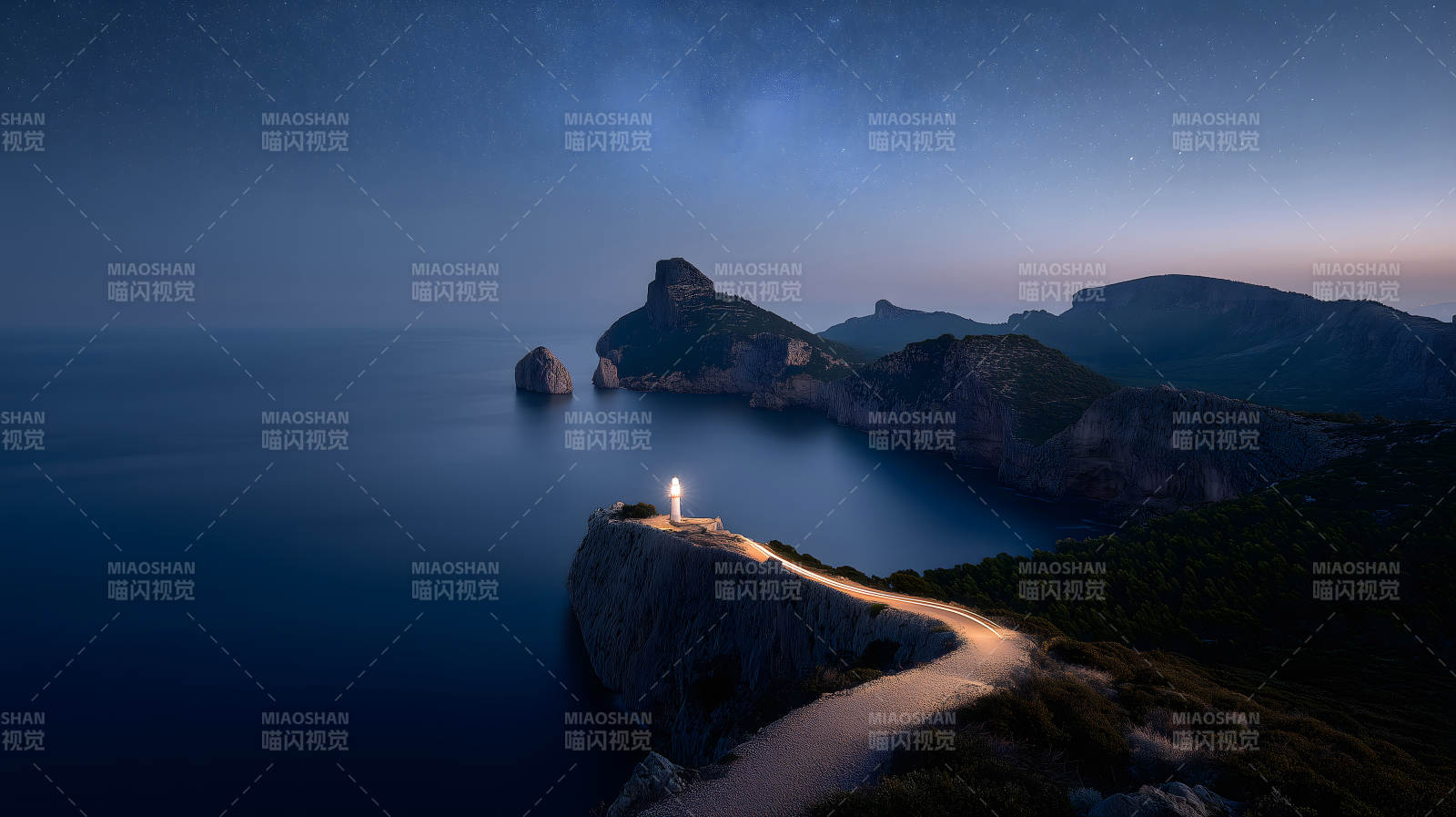 海边灯塔夜空风景图片