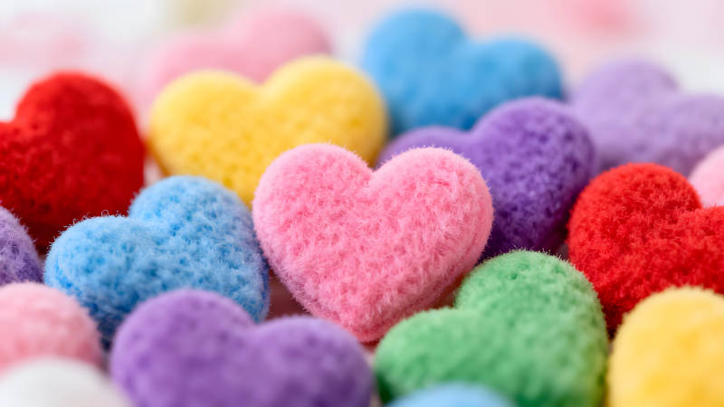 彩色毛绒心形特写-图片