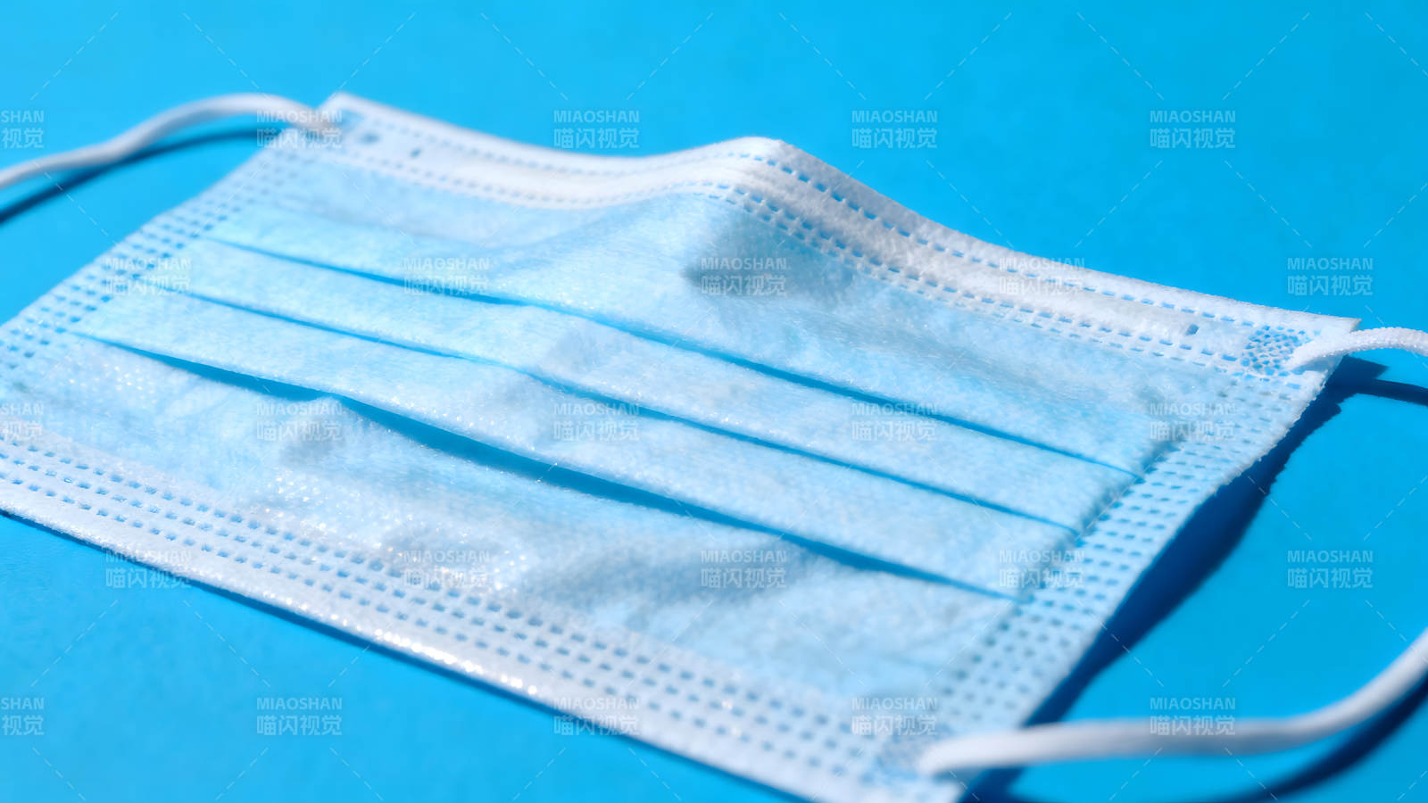 藍色口罩特寫醫(yī)用防護用品清新明快色調(diào)-圖片