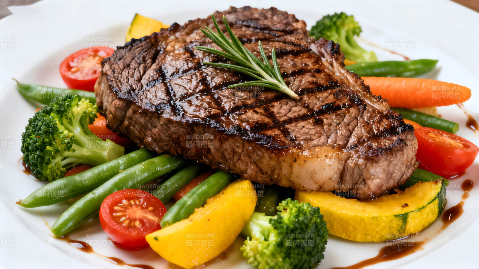 烤牛排配蔬菜美味佳肴图片