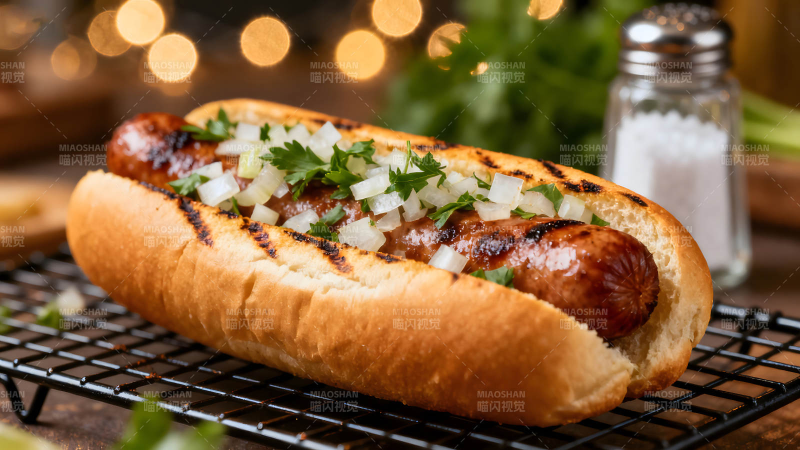 烤肠热狗配洋葱香菜-图片