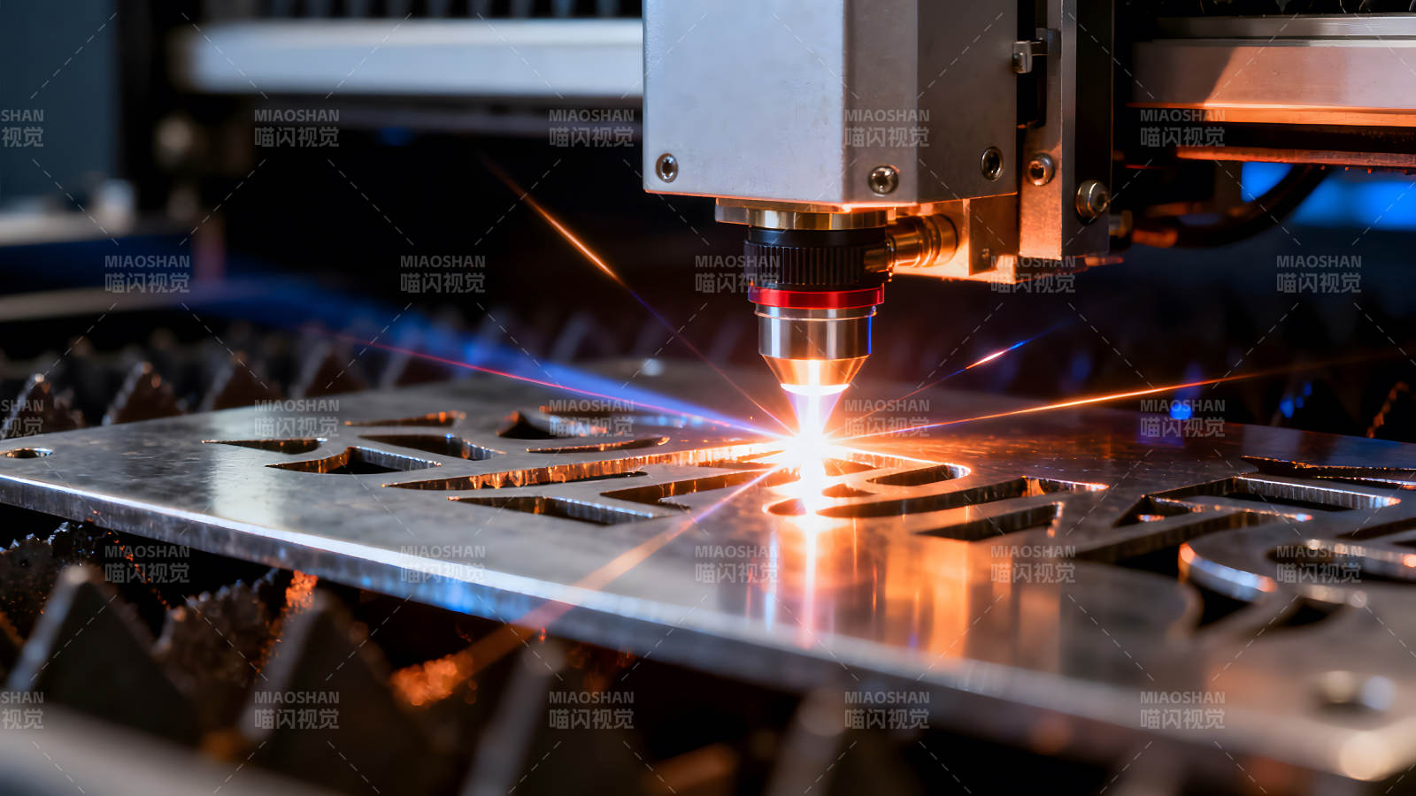 激光切割金属板精准快速图片