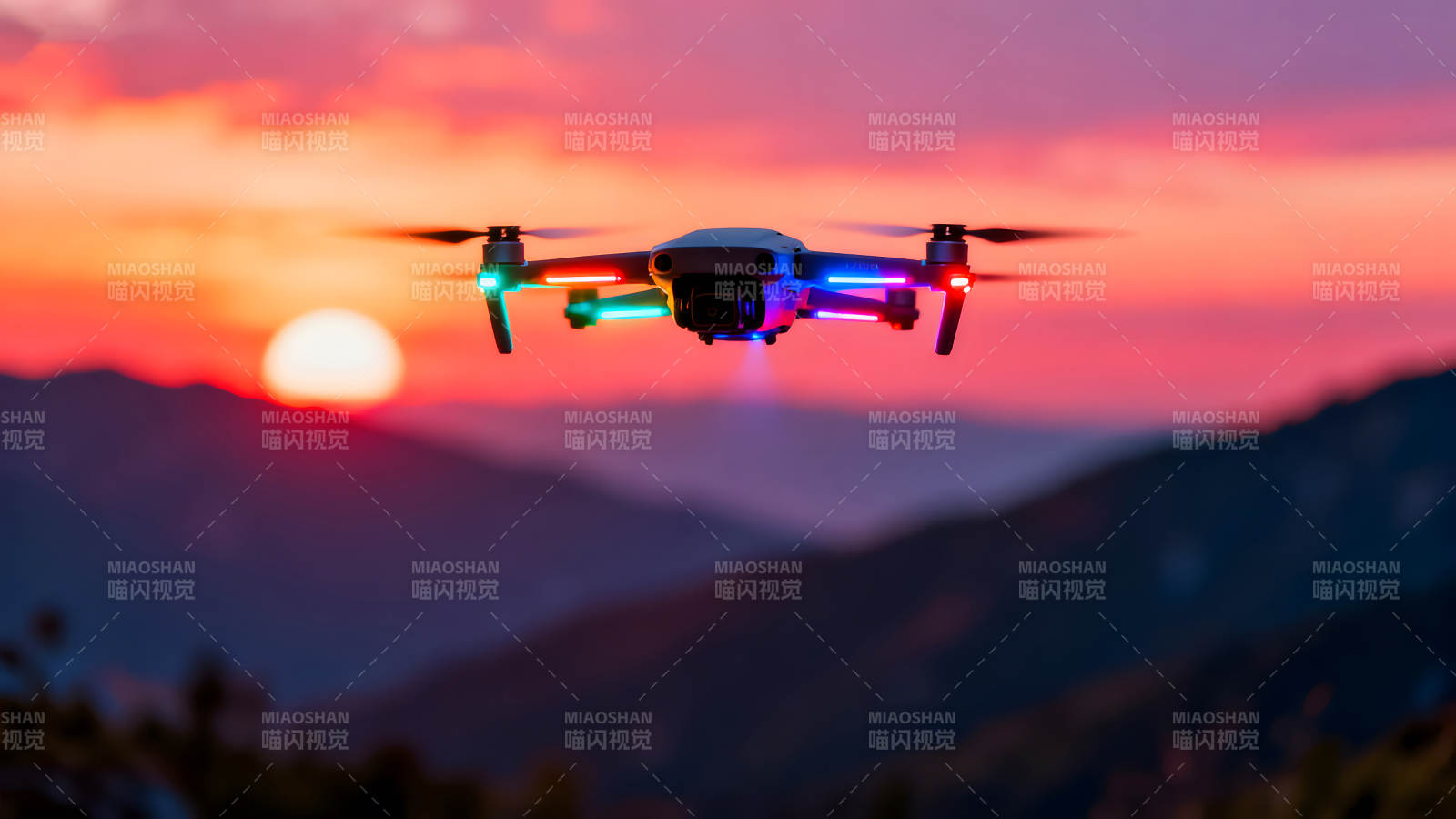 无人机剪影夕阳下飞行图片