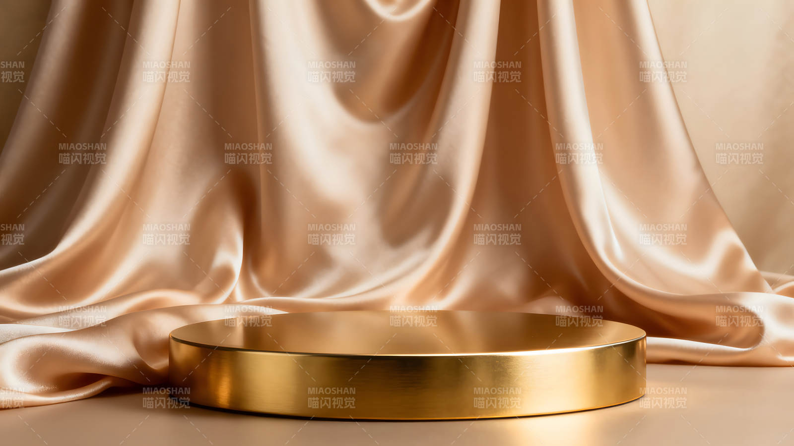 金色展示臺和綢緞背景-圖片