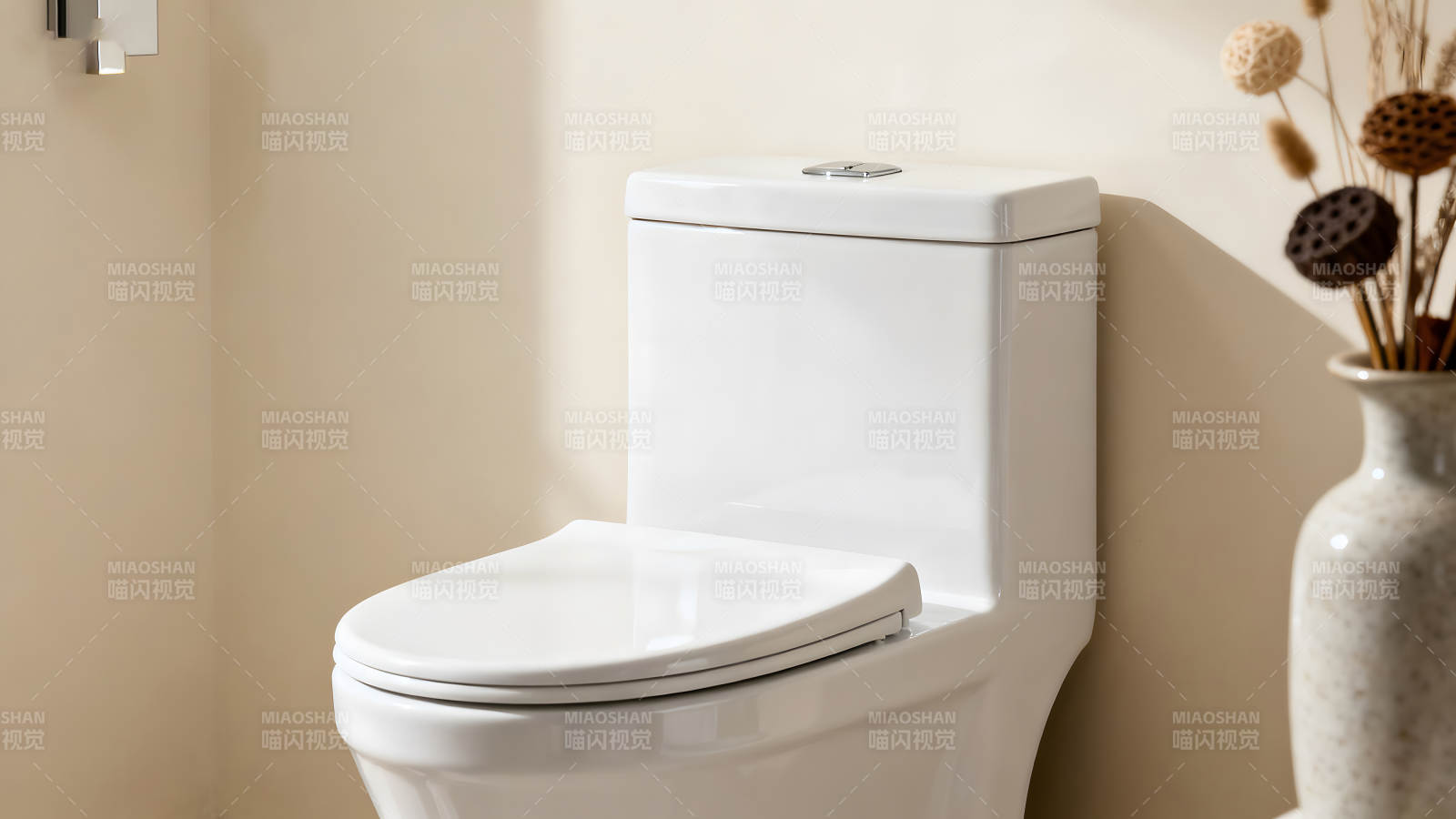 卫生间白色马桶特写图片