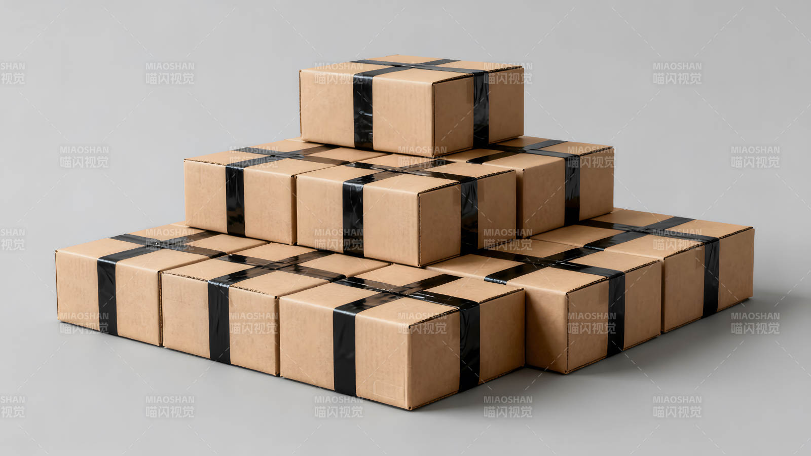 堆叠的棕色纸箱黑色胶带固定-图片