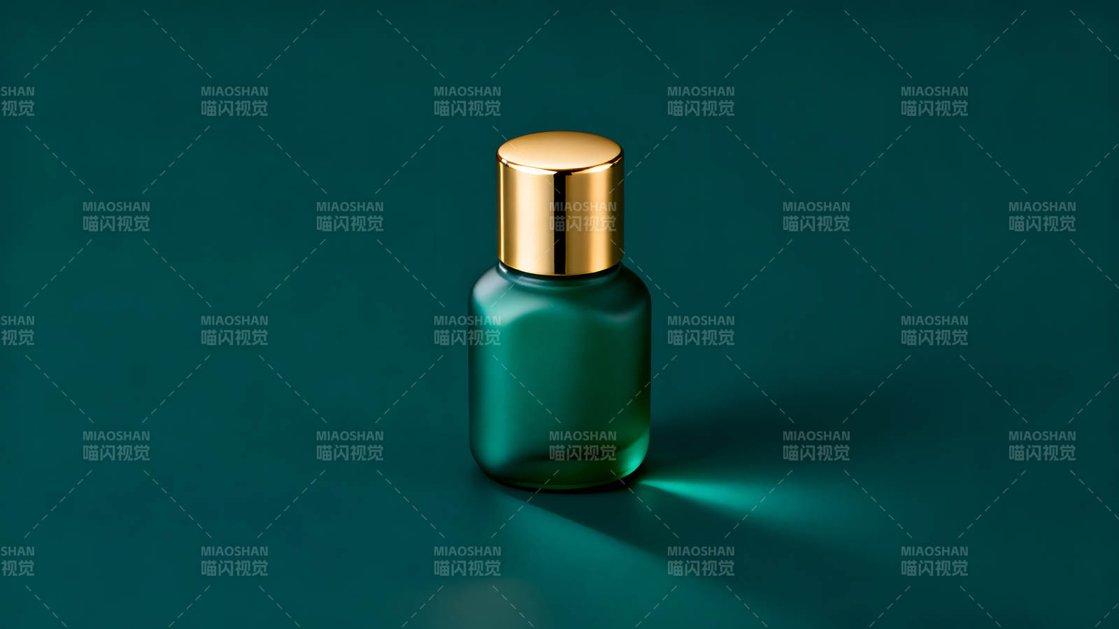 深绿色背景下的绿色瓶子-图片