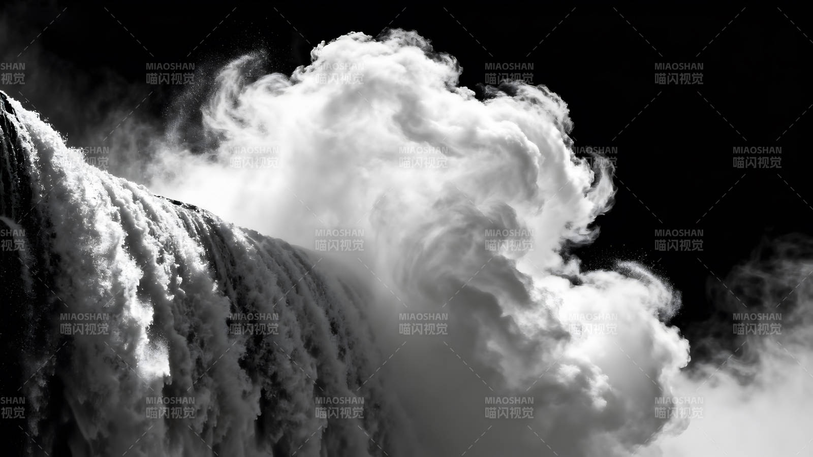 瀑布汹涌水雾弥漫气势磅礴-图片