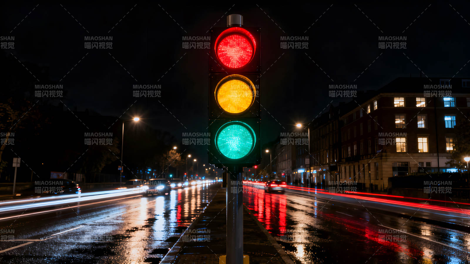 夜幕下的交通信号灯-图片