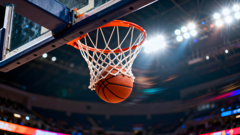 篮球入网瞬间光影交织-图片