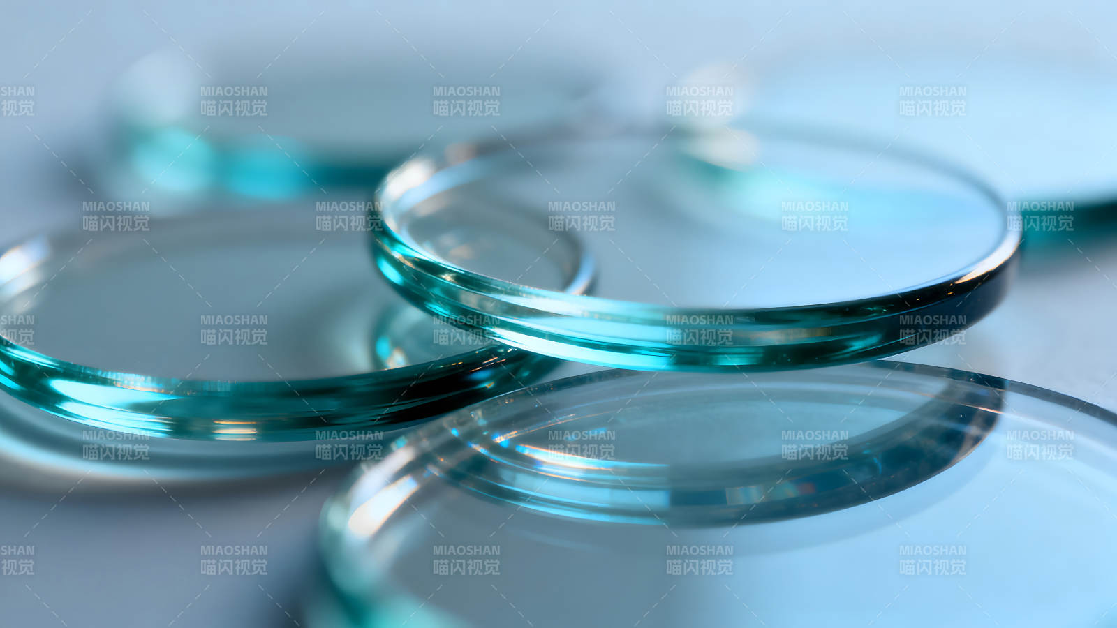 玻璃圆形物体堆叠-图片