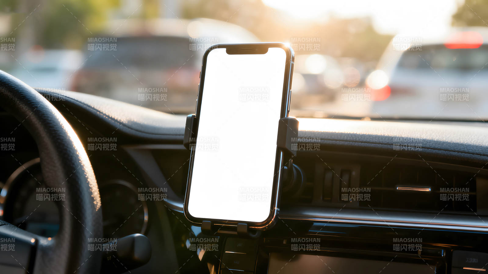 车内手机支架特写阳光图片