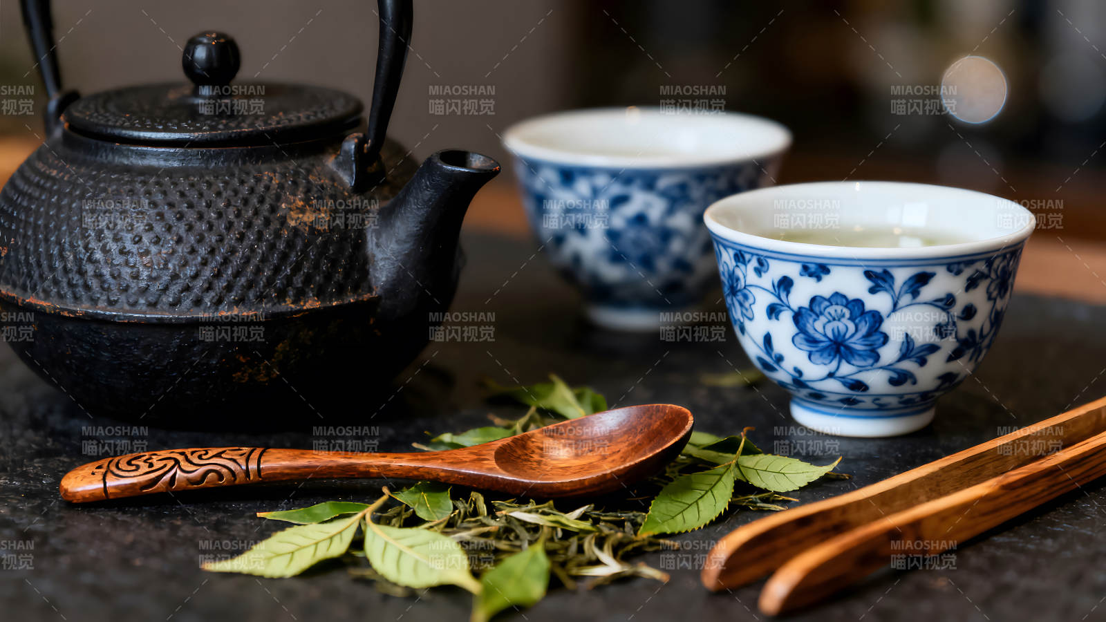 茶具茶水摆拍意境悠远-图片