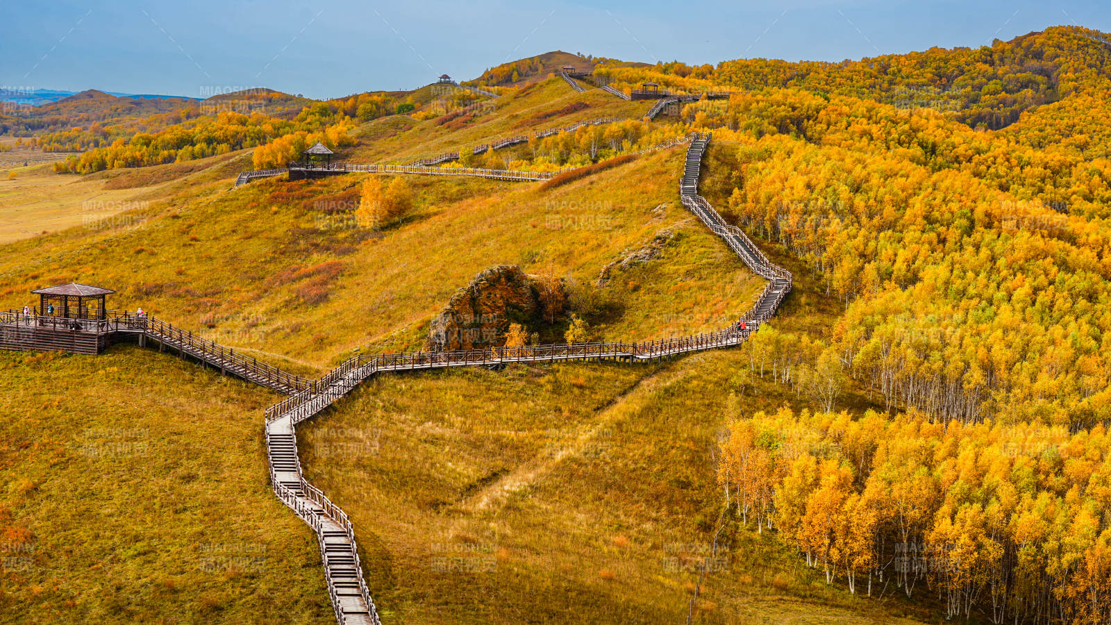 烏蘭布統影視基地秋日山林棧道-攝影圖