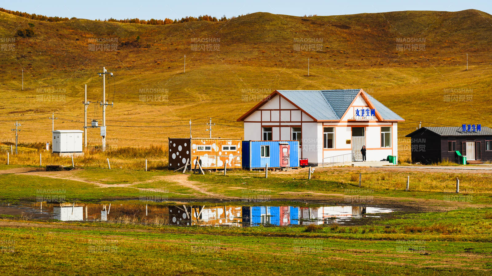 烏蘭布統草原小屋倒影-攝影圖