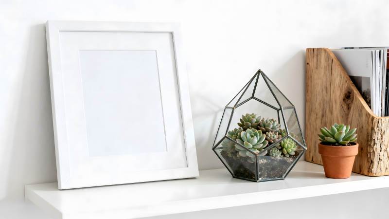 装饰品摆放的白色搁板-图片