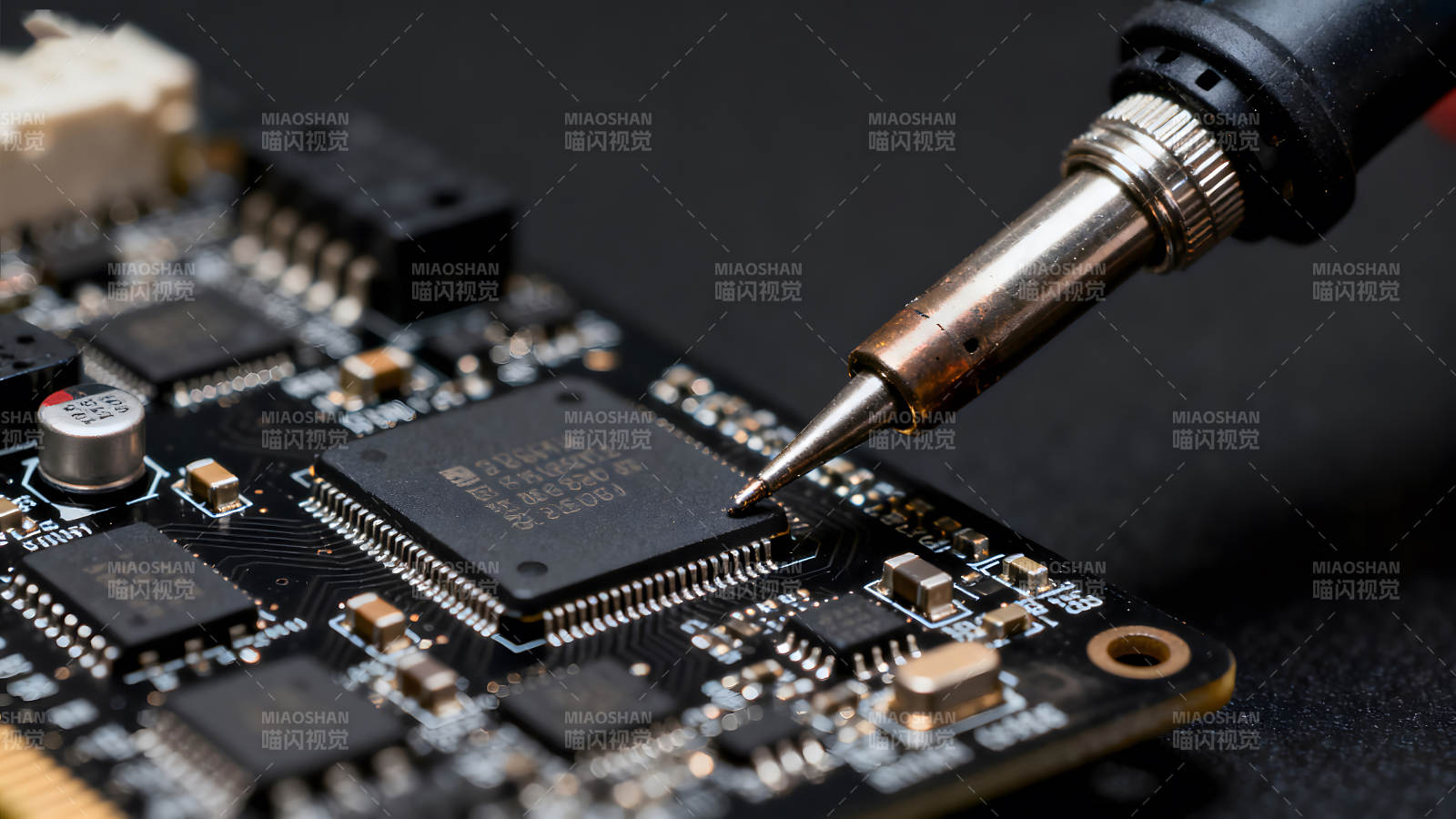 电路板焊接特写镜头-图片