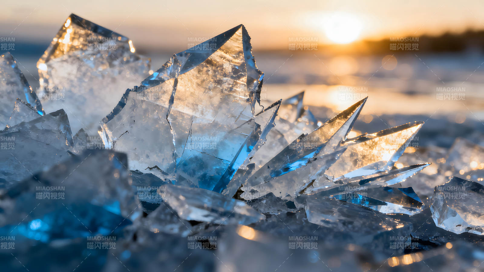 冰晶在夕阳下闪耀-图片