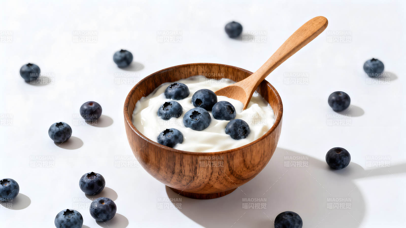 蓝莓酸奶特写简单清新的美食图片-图片