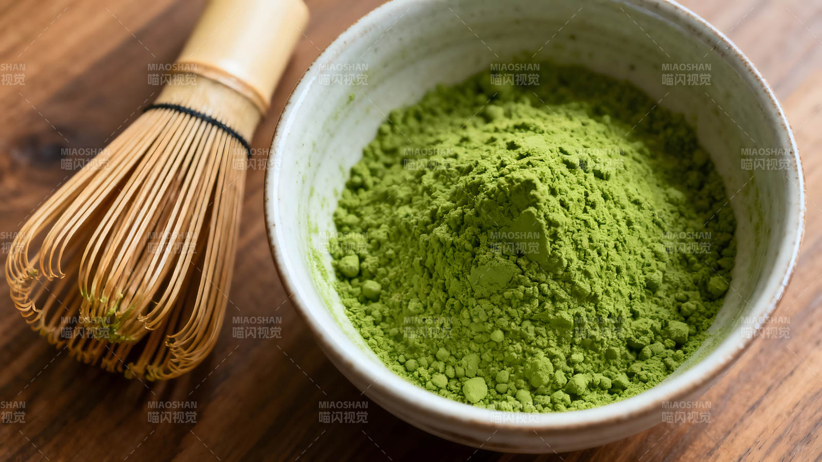 抹茶粉和茶筅特寫圖片