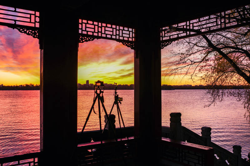 頤和園昆明湖畔夕照亭影-攝影圖