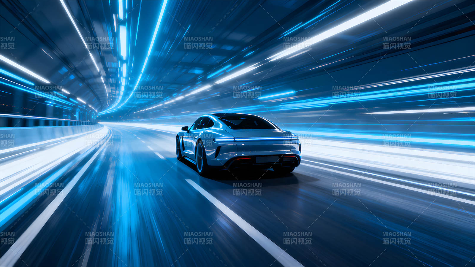 隧道中的蓝色汽车疾驰图片