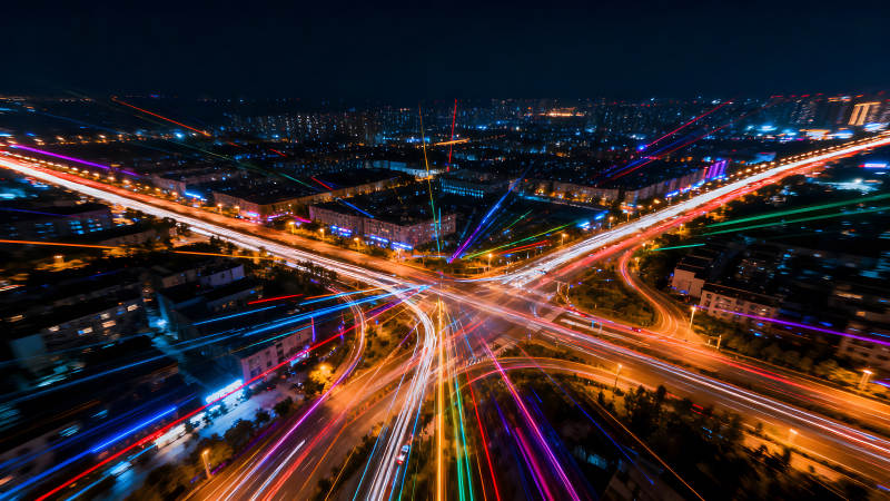 夜景灯光下的城市交通图-图片
