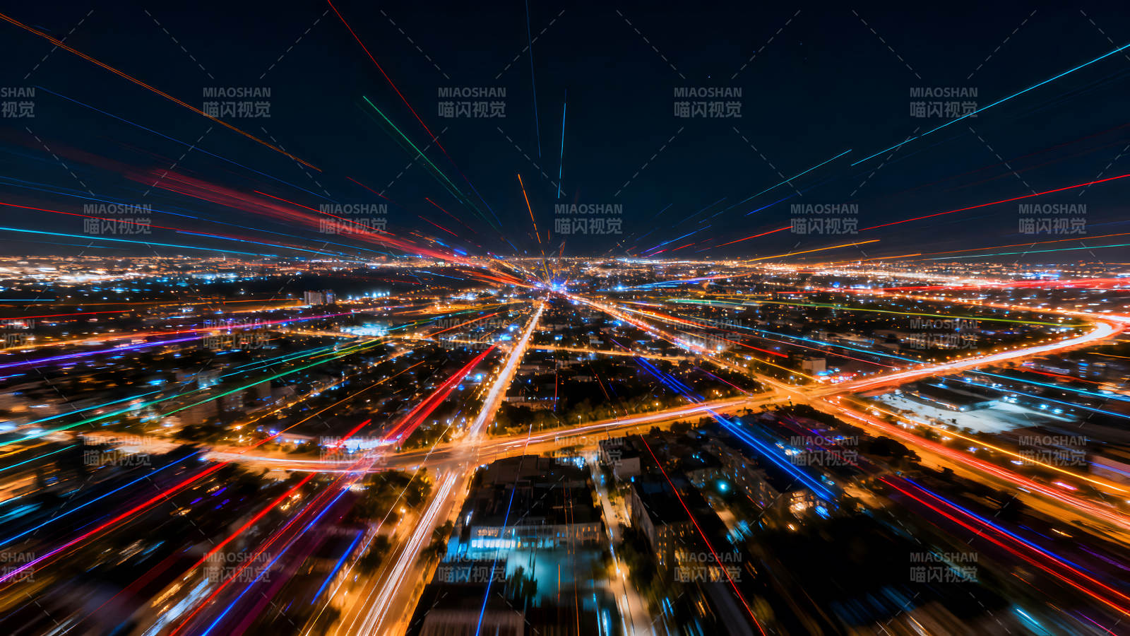 夜景城市光轨交织下的绚丽景象-图片