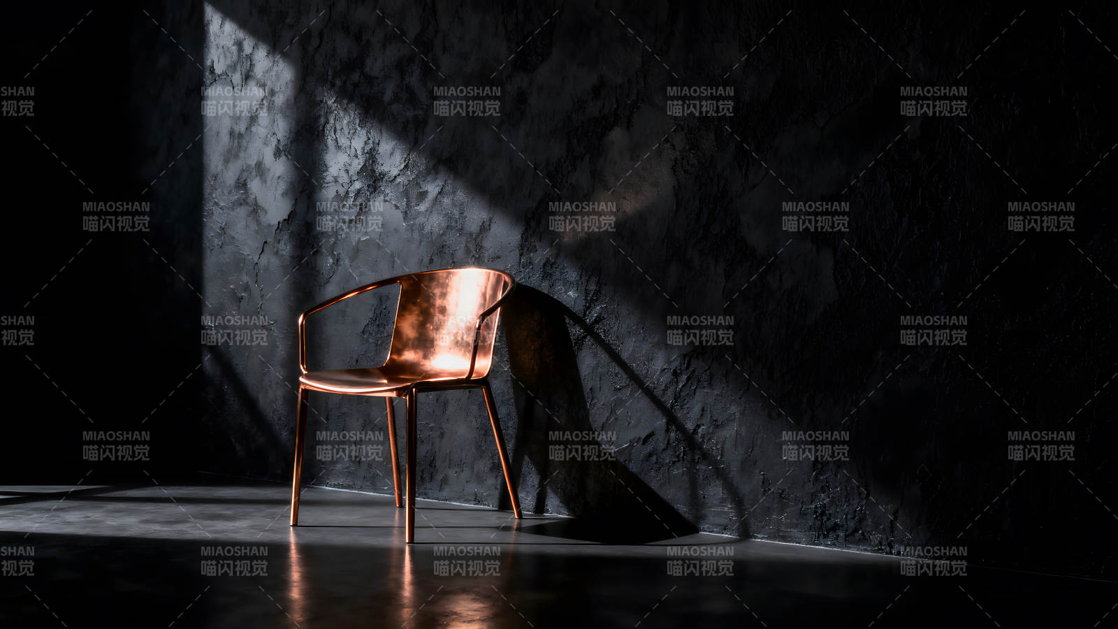 铜椅与黑墙的光影艺术图片