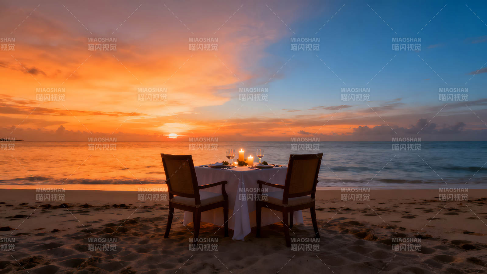 海滩烛光晚餐浪漫至极图片