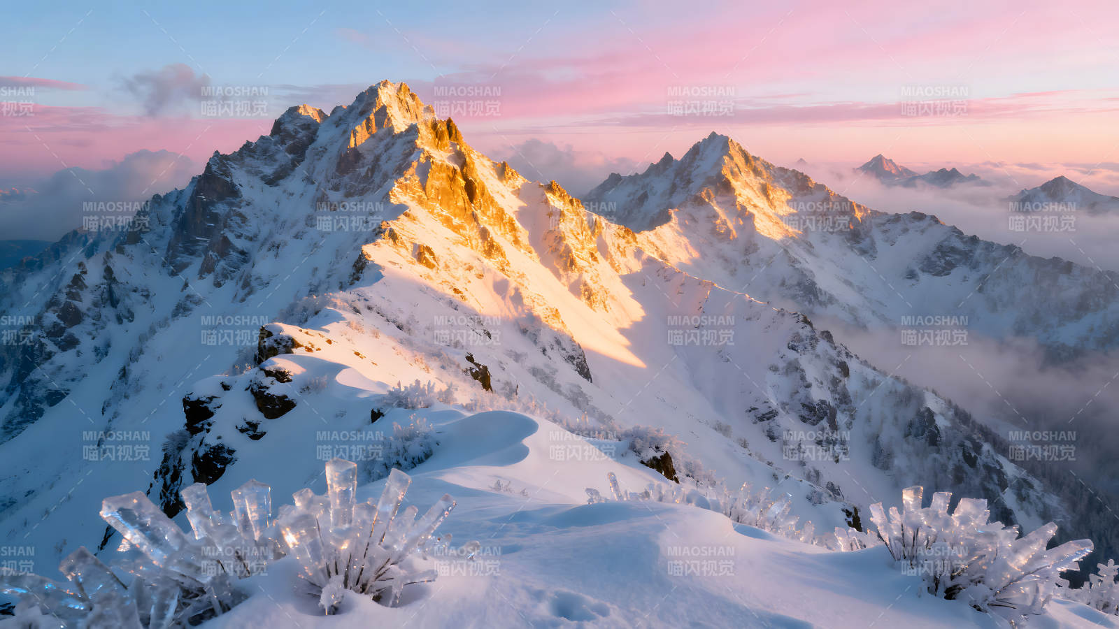 雪山日出金光耀眼景色壯麗-圖片