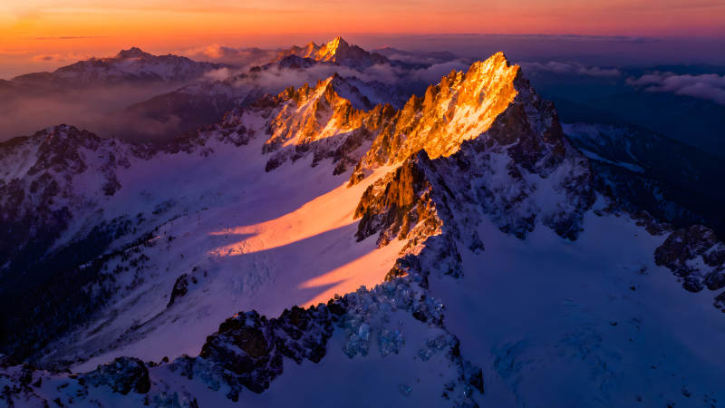 雪山日出金光万丈令人震撼-图片