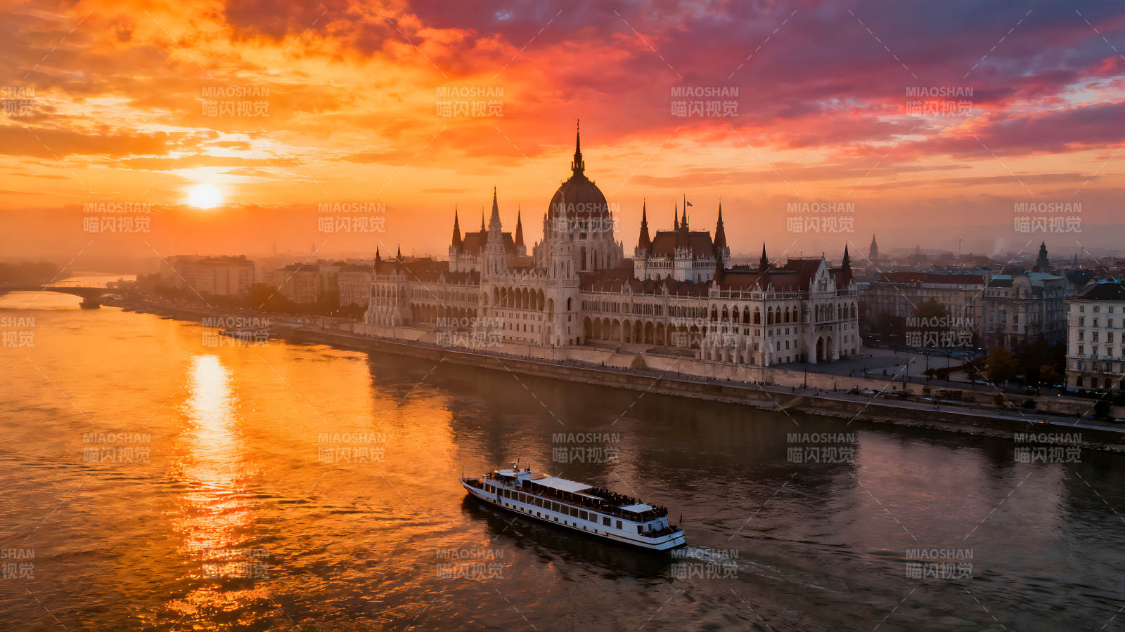 布達佩斯議會大廈日落景觀-圖片