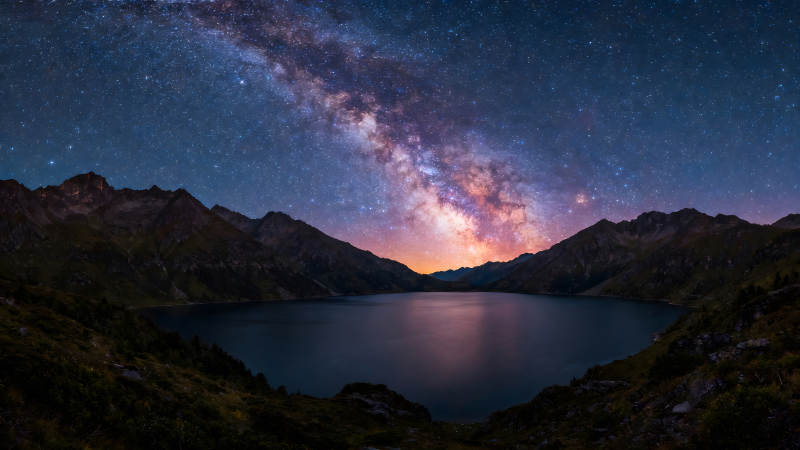 银河系湖泊夜景山峦星空-图片