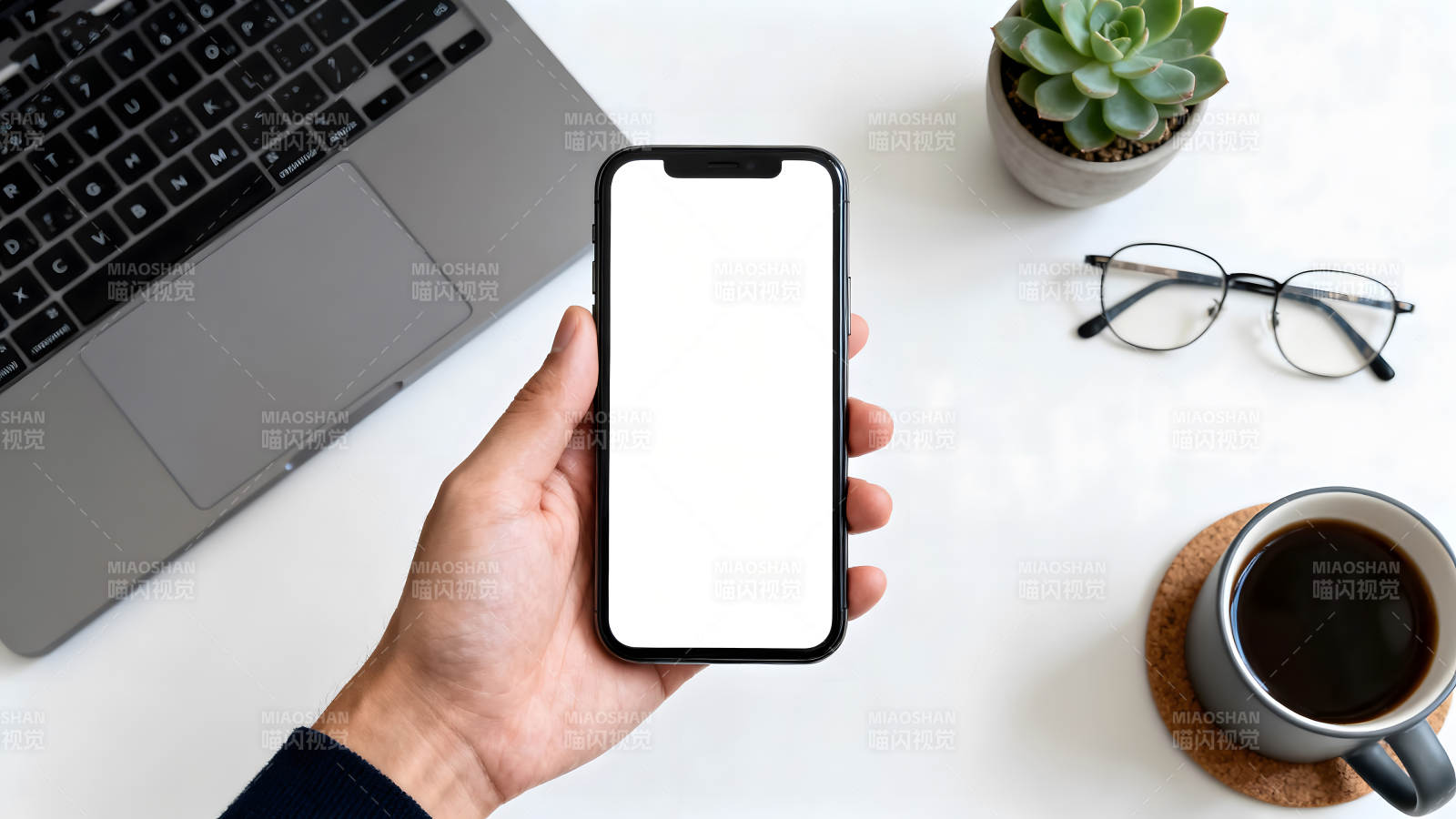 手持手机办公桌面-图片