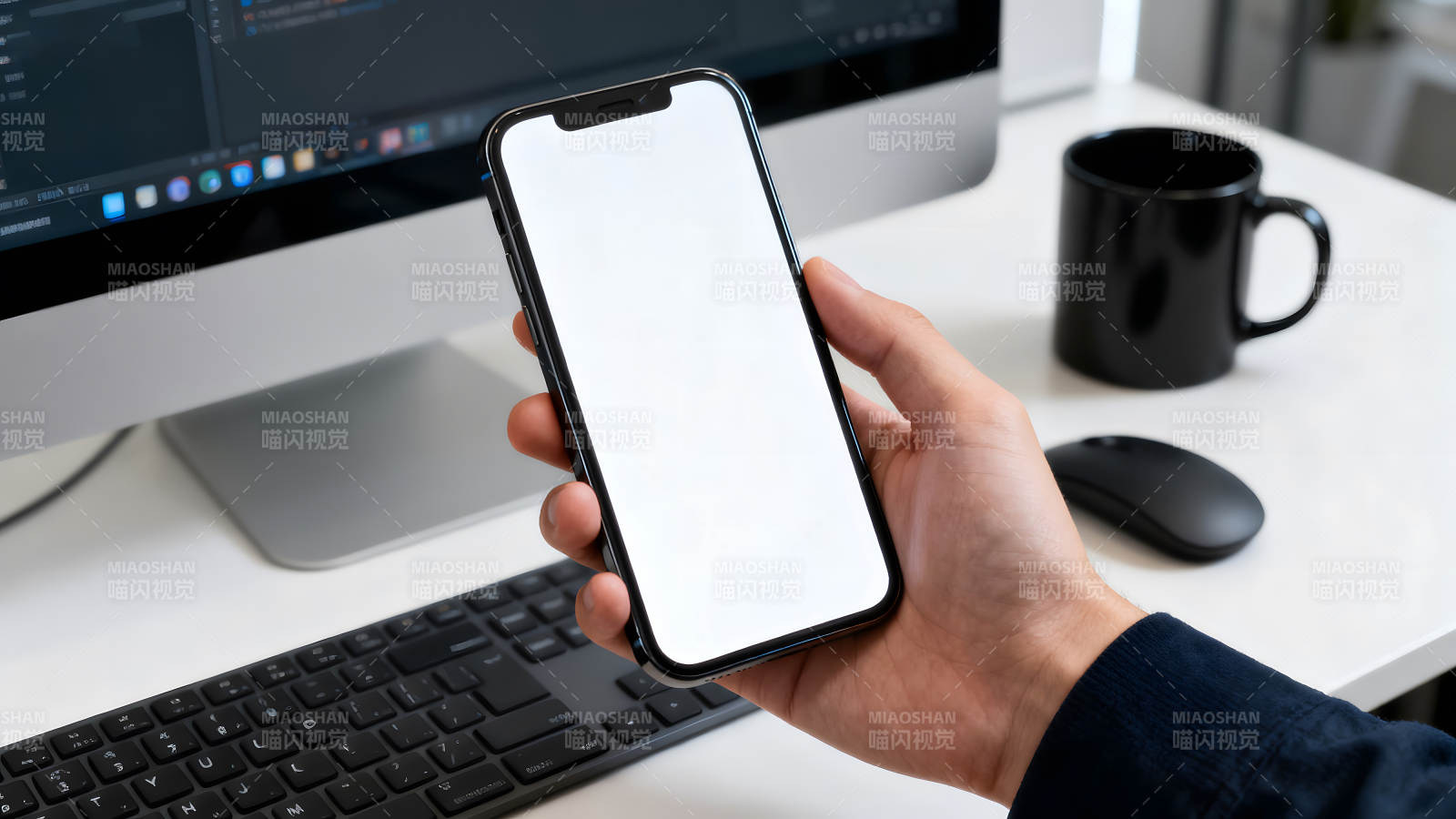 手机与办公桌面场景-图片