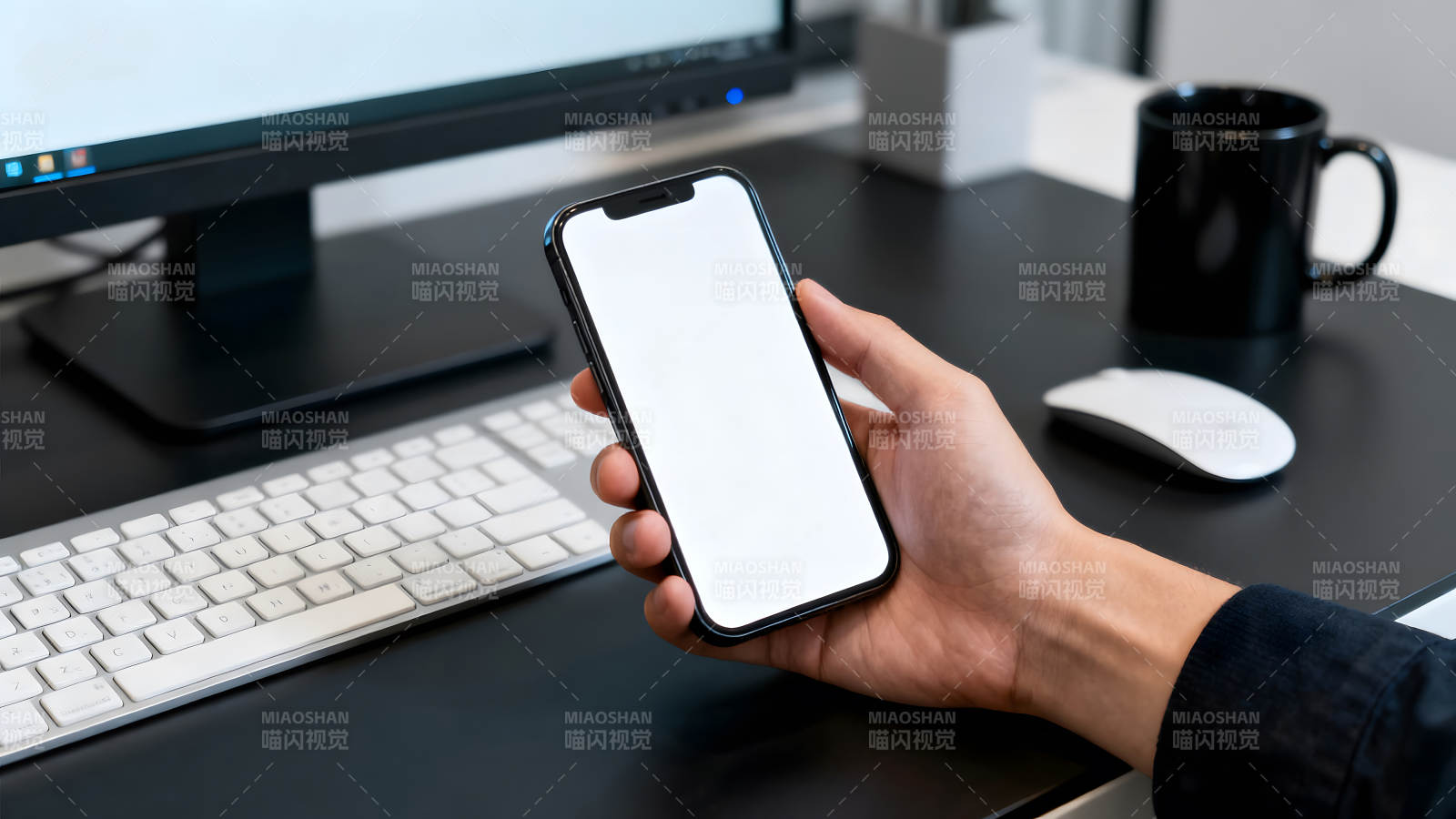 手機(jī)在手桌面簡約環(huán)境-圖片