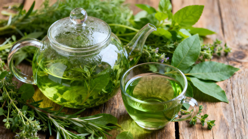 草本茶飲與清新草本植物圖片